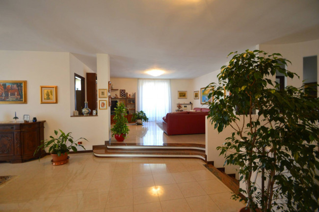 Villa in vendita a Sommo