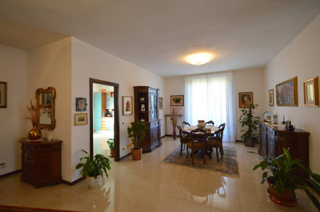 Villa in vendita a Sommo