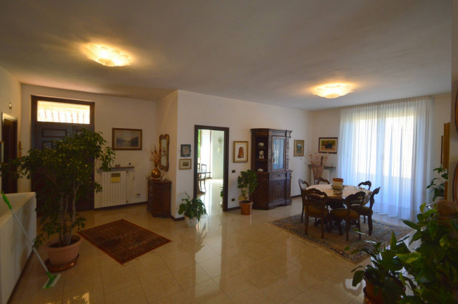 Villa in vendita a Sommo