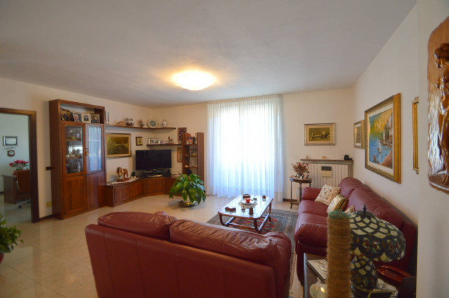 Villa in vendita a Sommo