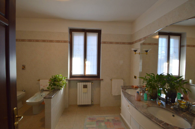 Villa in vendita a Sommo