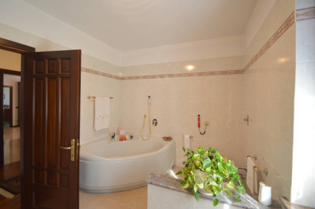 Villa in vendita a Sommo