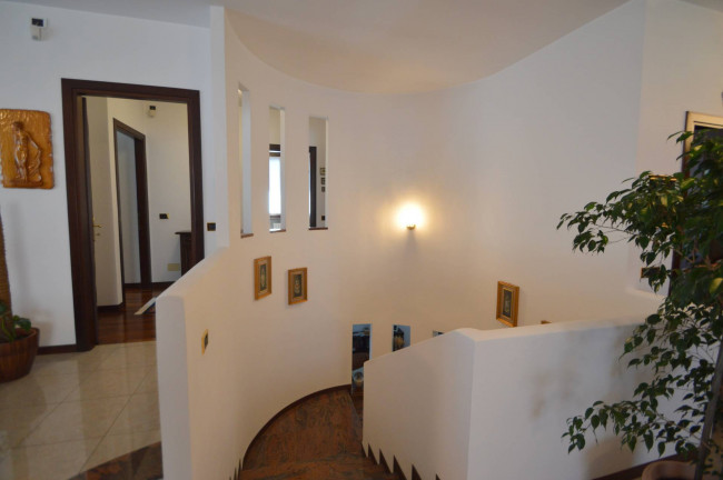 Villa in vendita a Sommo