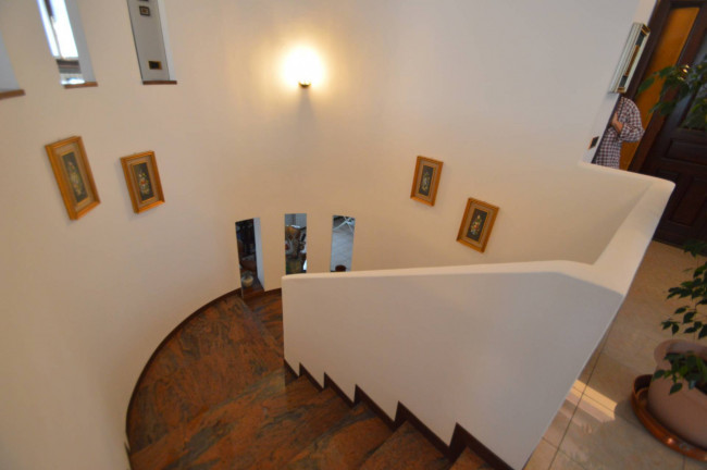 Villa in vendita a Sommo