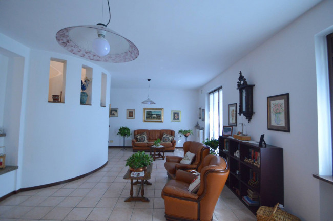 Villa in vendita a Sommo