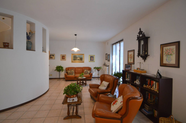 Villa in vendita a Sommo