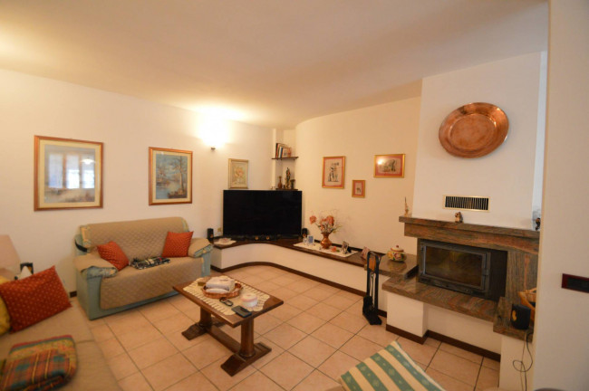 Villa in vendita a Sommo