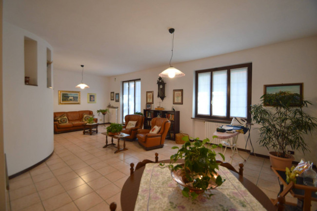 Villa in vendita a Sommo