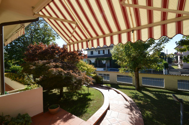 Villa in vendita a Sommo