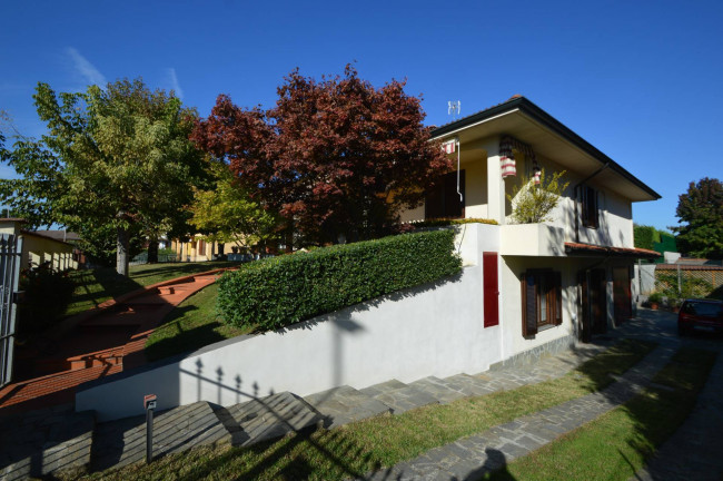 Villa in vendita a Sommo