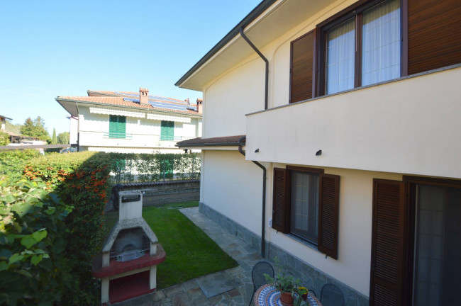 Villa in vendita a Sommo