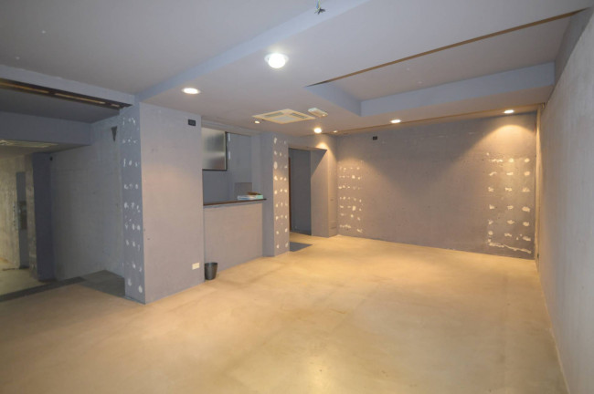 Locale commerciale in vendita a Pavia