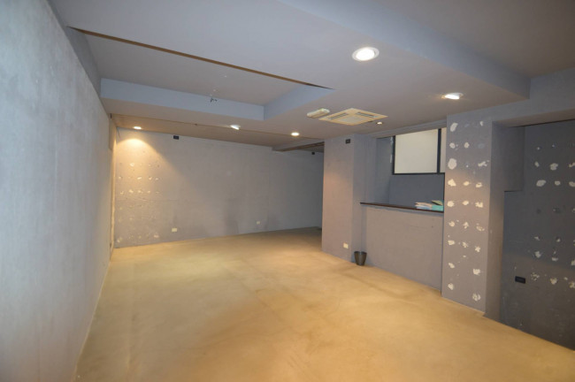 Locale commerciale in vendita a Pavia