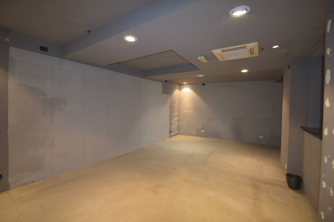 Locale commerciale in vendita a Pavia