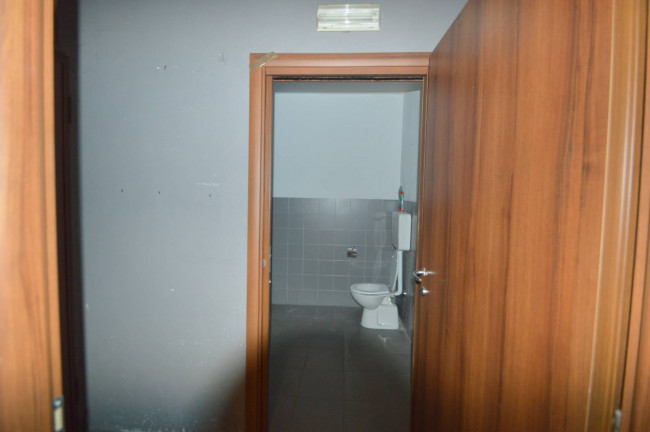 Locale commerciale in vendita a Pavia