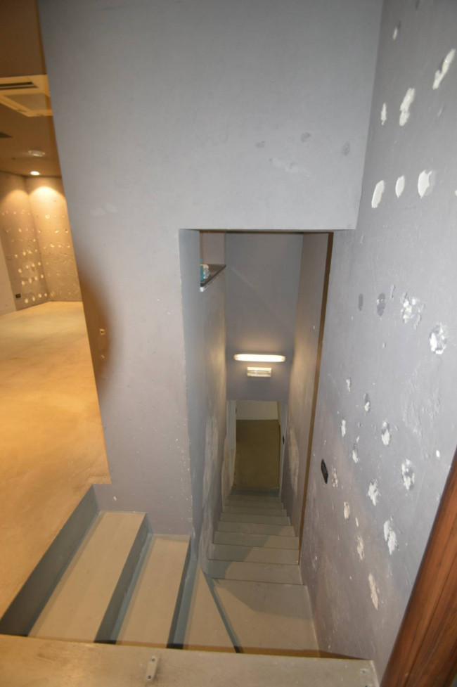 Locale commerciale in vendita a Pavia