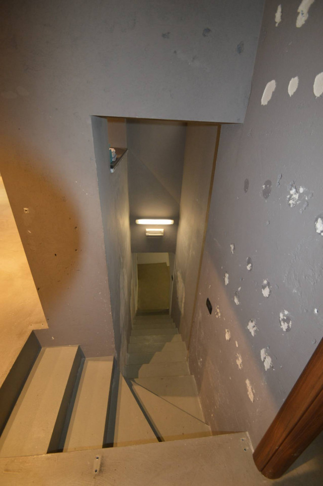 Locale commerciale in vendita a Pavia