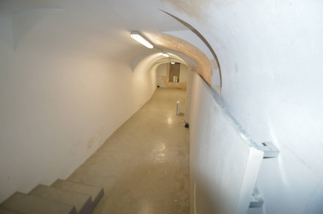 Locale commerciale in vendita a Pavia