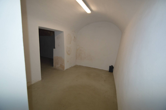 Locale commerciale in vendita a Pavia