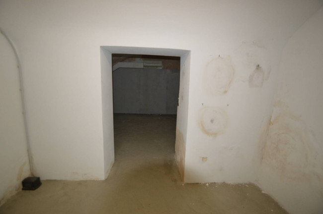 Locale commerciale in vendita a Pavia