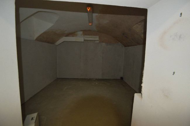 Locale commerciale in vendita a Pavia