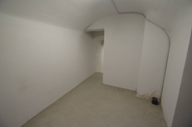 Locale commerciale in vendita a Pavia