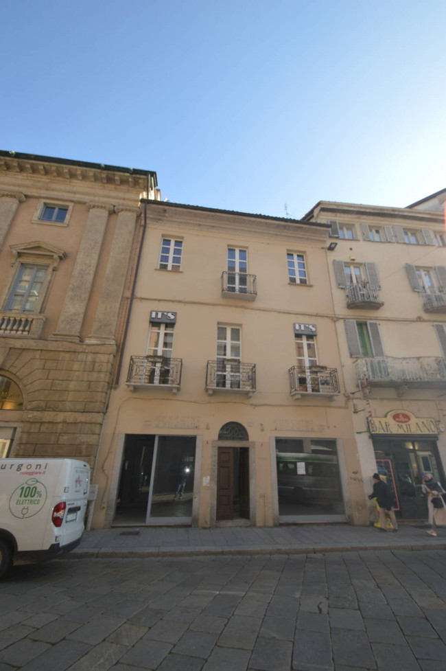 Locale commerciale in vendita a Pavia