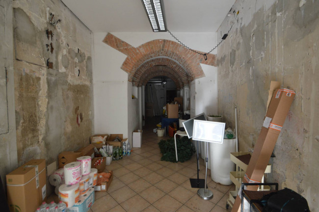 Locale commerciale in affitto a Pavia