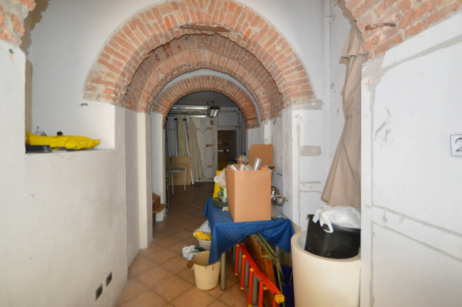 Locale commerciale in affitto a Pavia