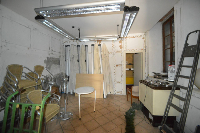 Locale commerciale in affitto a Pavia