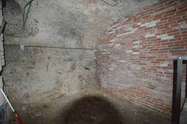 Locale commerciale in affitto a Pavia