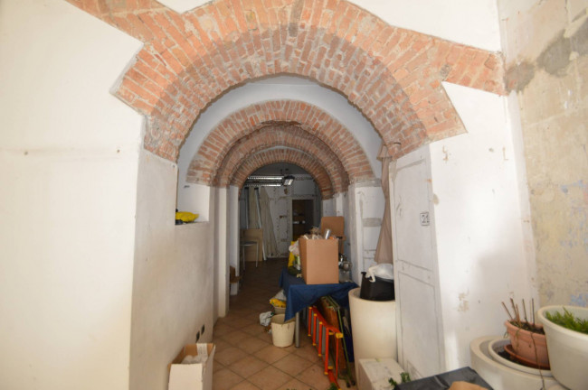 Locale commerciale in affitto a Pavia