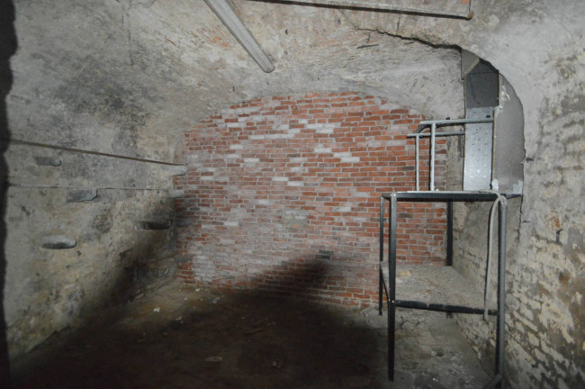 Locale commerciale in affitto a Pavia