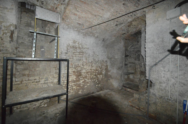 Locale commerciale in affitto a Pavia