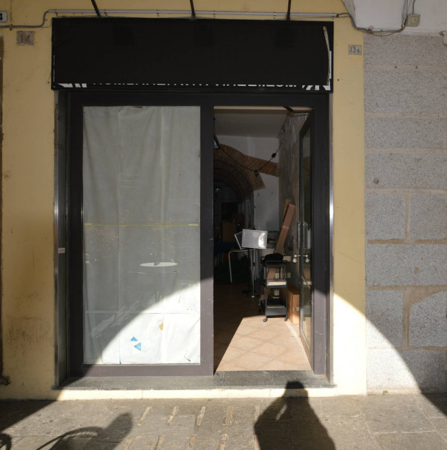 Locale commerciale in affitto a Pavia