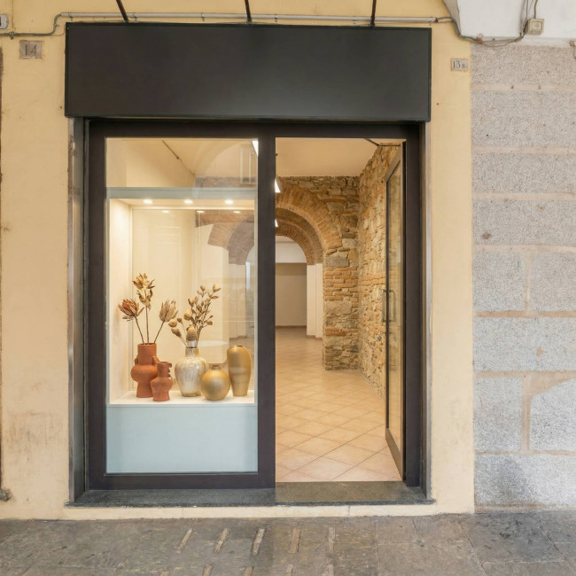 Locale commerciale in affitto a Pavia