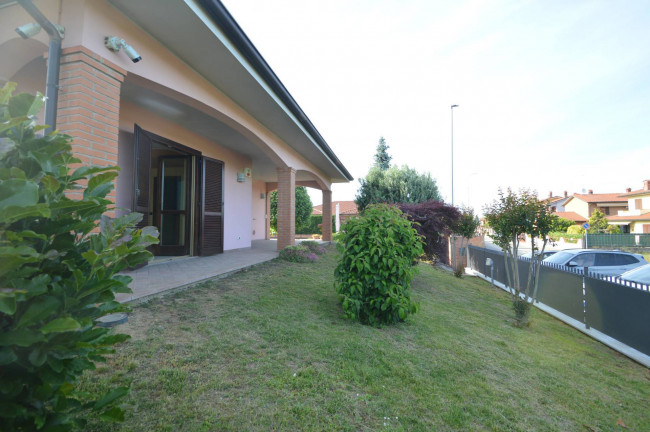 Villa in vendita a Villanova d'Ardenghi