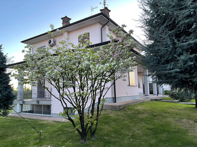 Villa in vendita a Linarolo