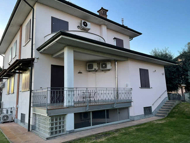 Villa in vendita a Linarolo