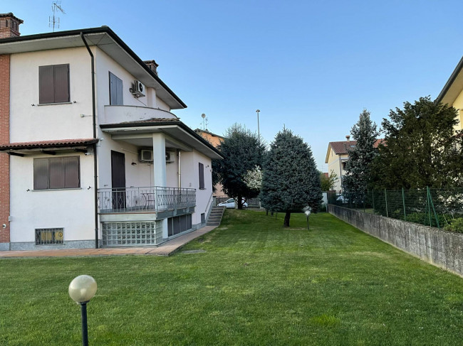 Villa in vendita a Linarolo
