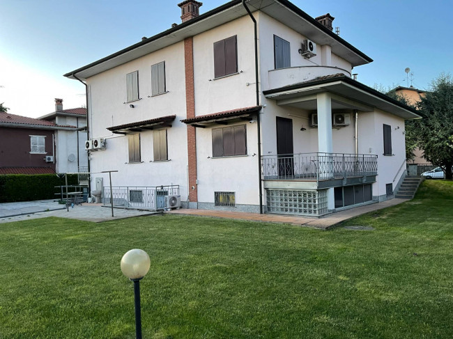 Villa in vendita a Linarolo