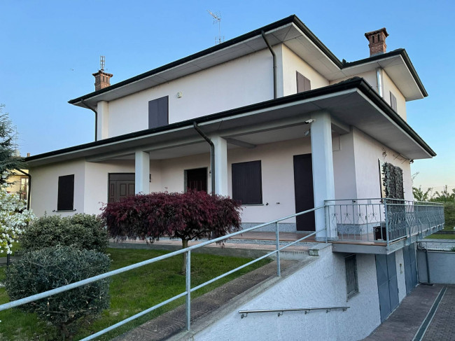 Villa in vendita a Linarolo