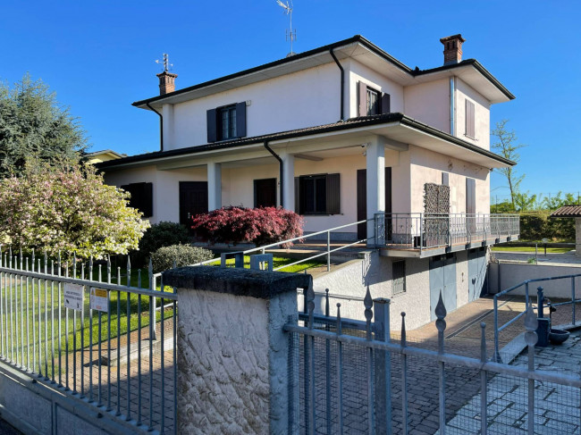 Villa in vendita a Linarolo