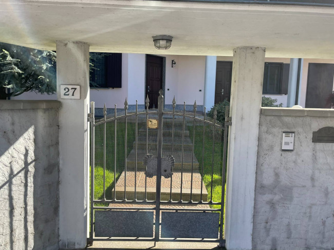 Villa in vendita a Linarolo