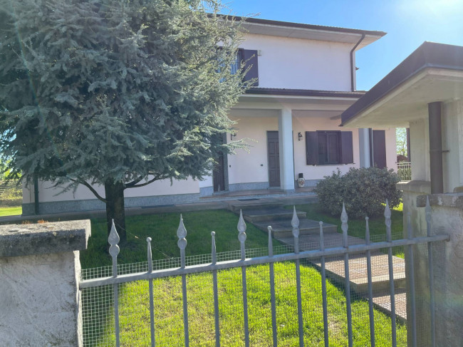 Villa in vendita a Linarolo
