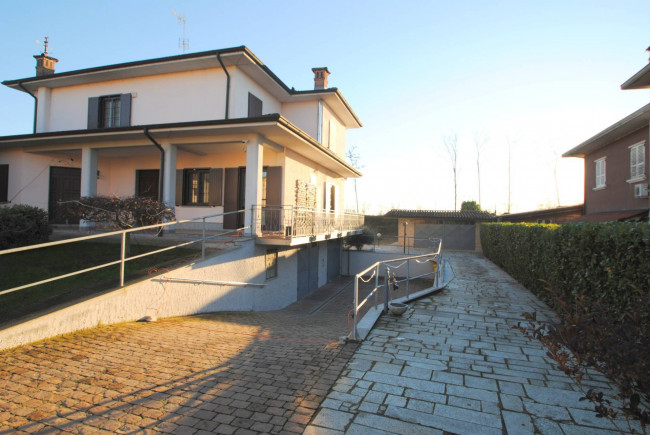 Villa in vendita a Linarolo