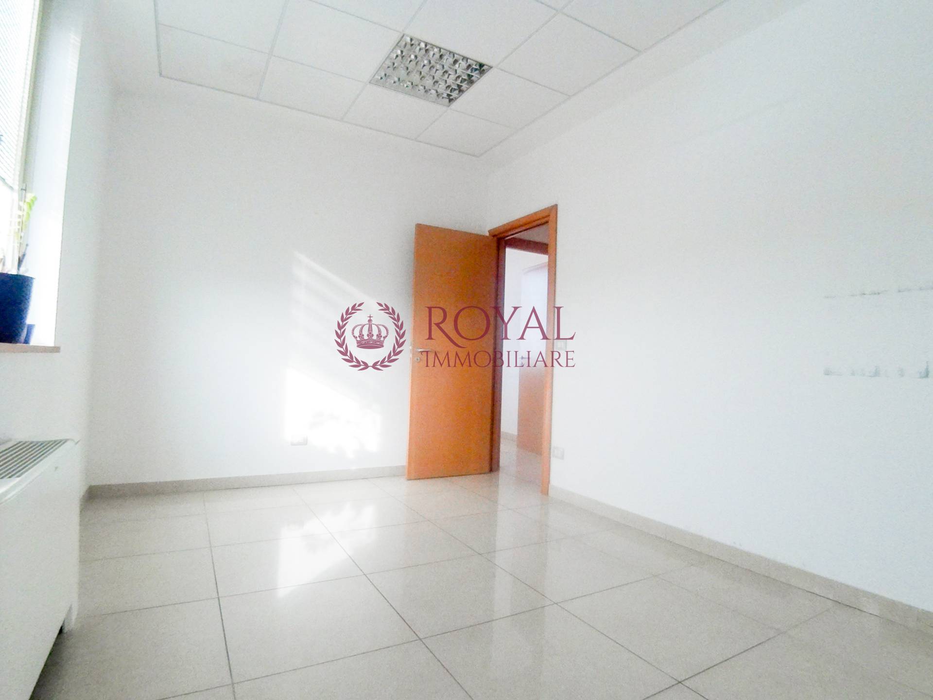 Ufficio - Loc.Com. LIVORNO affitto  Porta a Terra  Royal Immobiliare Professional S.a.S.