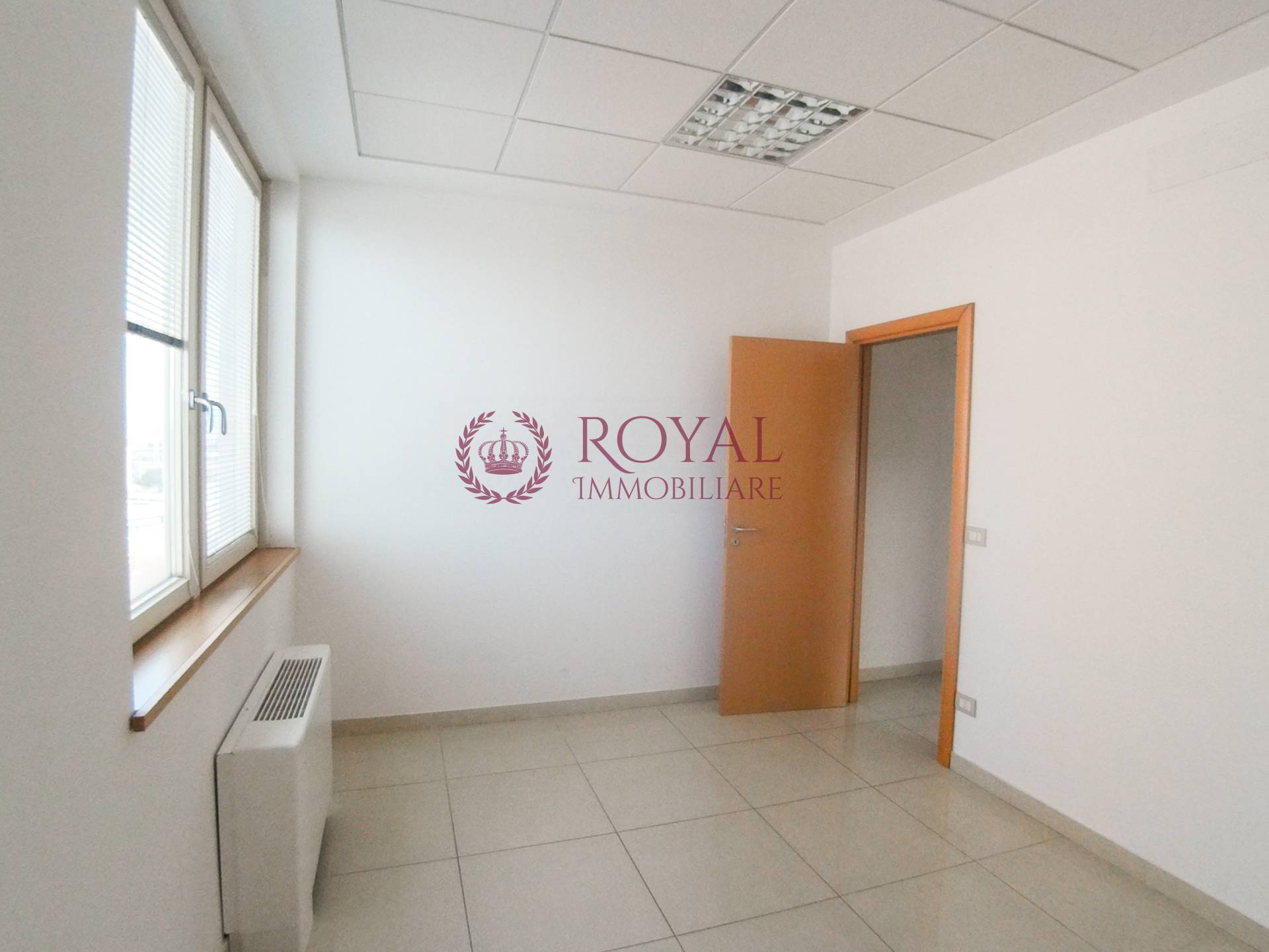 Ufficio - Loc.Com. LIVORNO affitto  Porta a Terra  Royal Immobiliare Professional S.a.S.