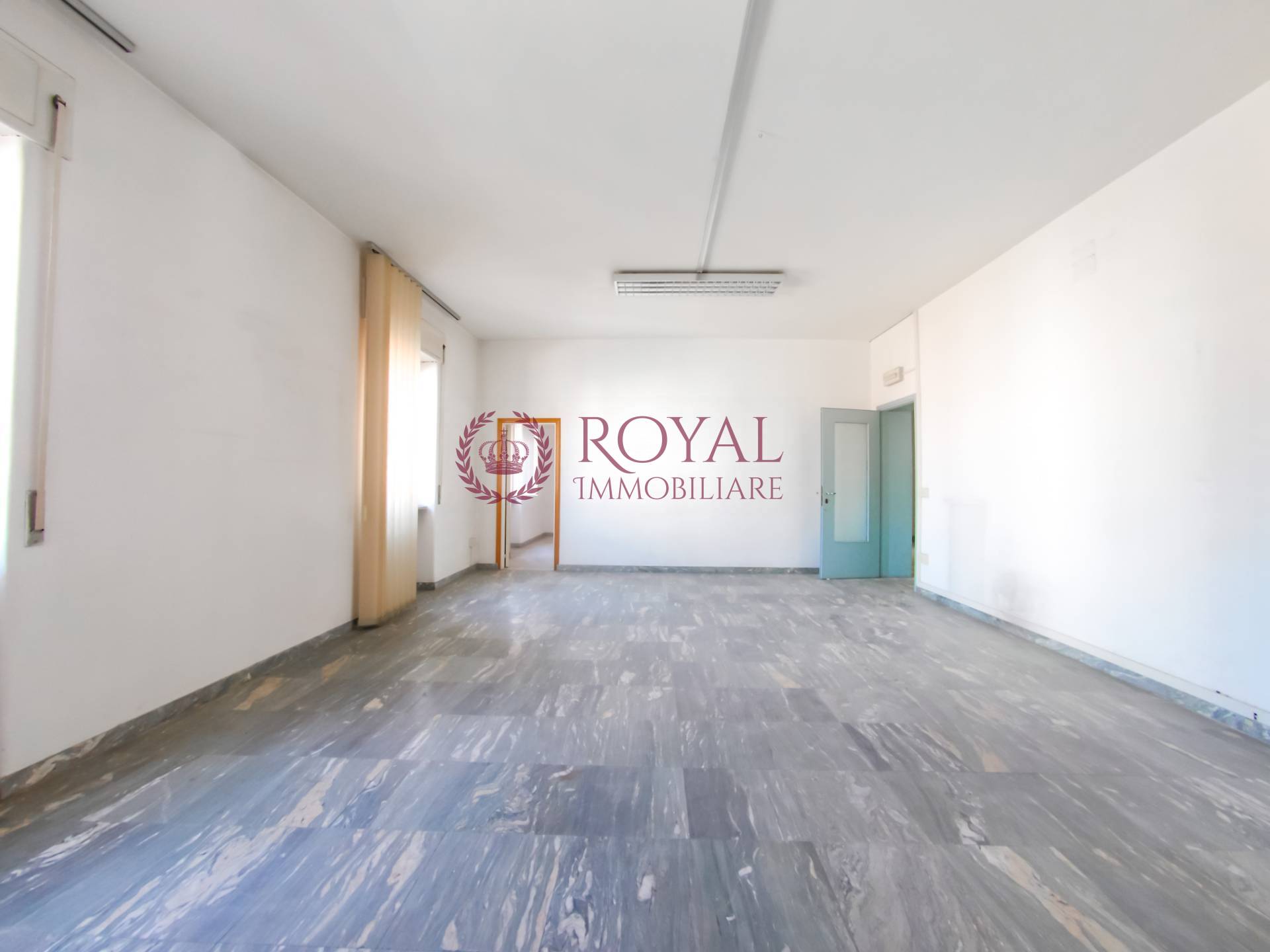  livorno affitto quart: centro residenziale royal-immobiliare-professional-s.a.s.