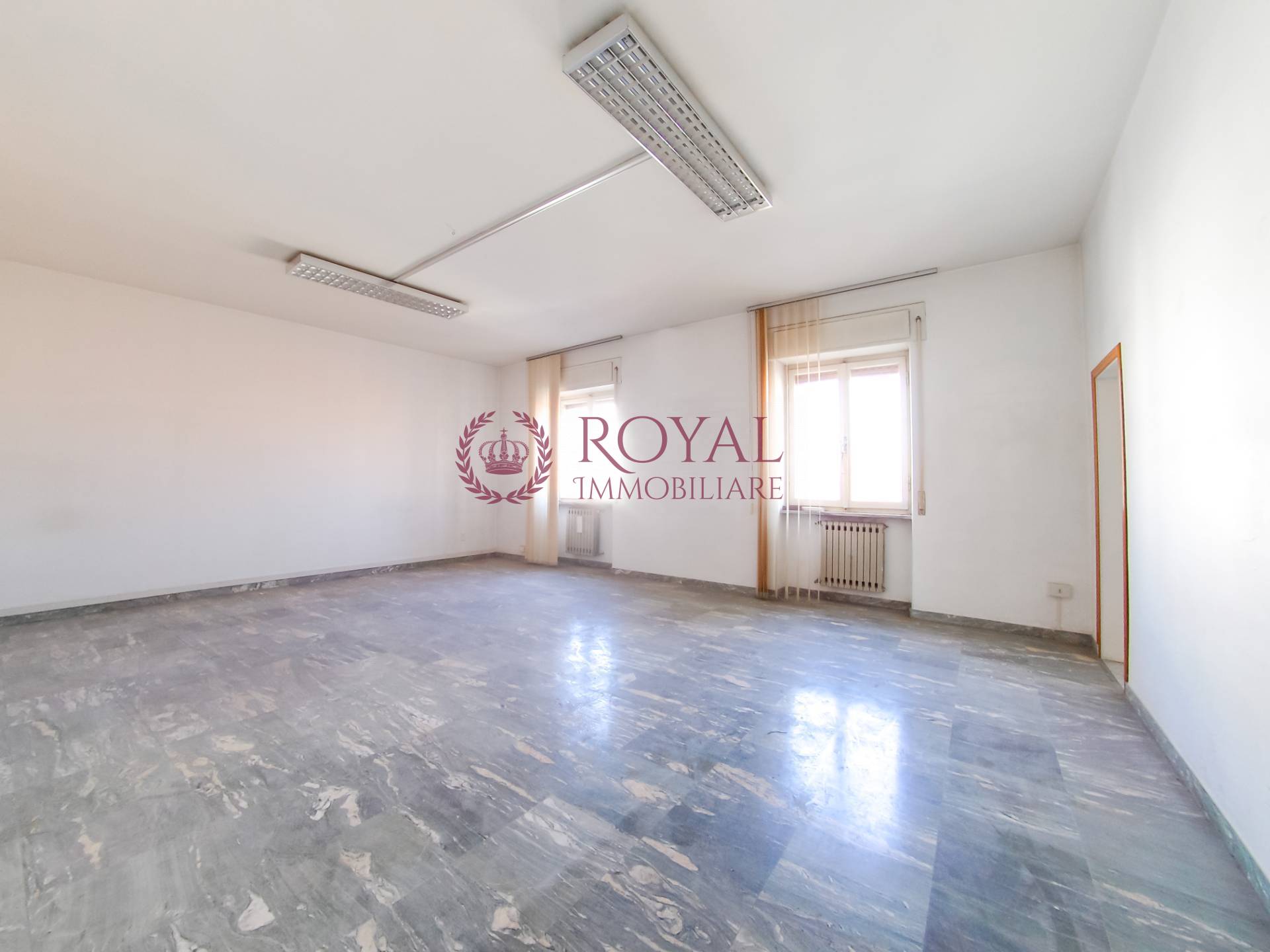  livorno affitto quart: centro residenziale royal-immobiliare-professional-s.a.s.